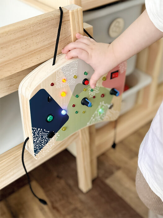Didaktička ploča s LED svjetlima i prekidačima – Montessori didaktička igračka